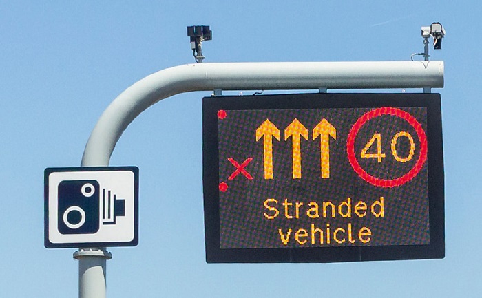 Rule 258: signals and signs indicating lane closures